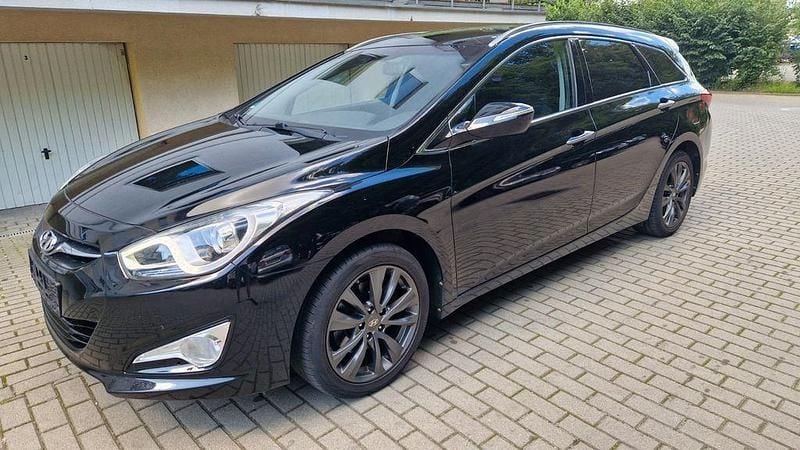 Schwarz Gebraucht 2013 Hyundai i40 Comfort Kombi | 8.900 € (Guter Preis) - Bild 1/4