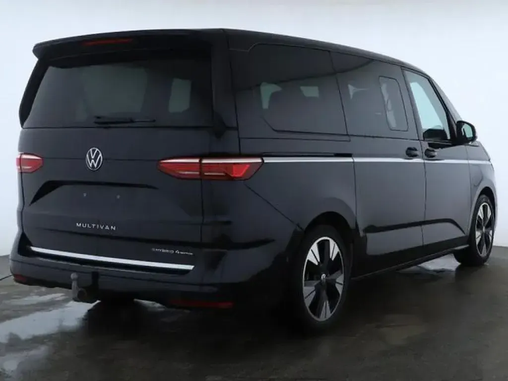 Begagnad VW Multivan Style 177 HK (130 kW) 2025 Svart Minibuss
