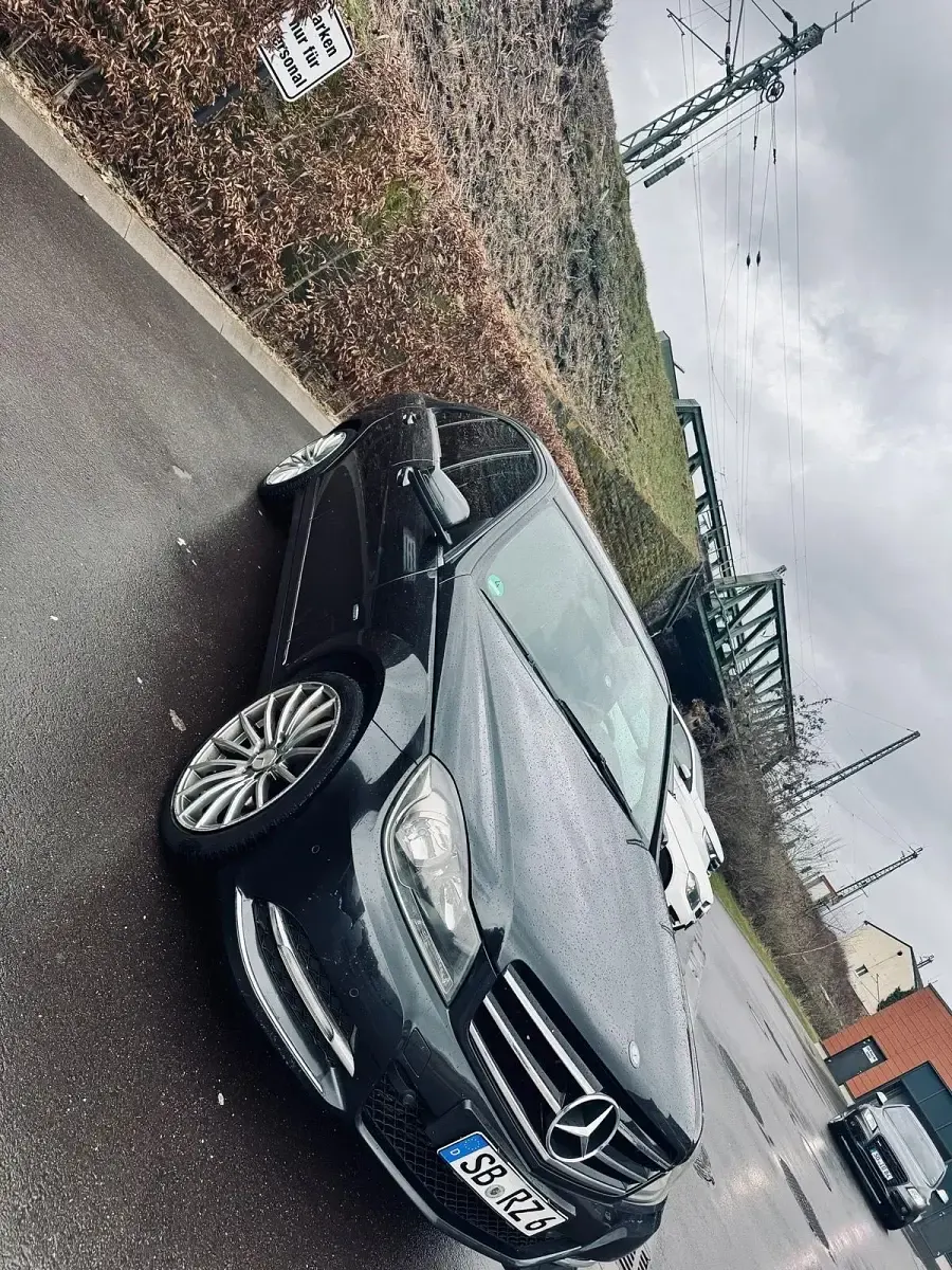 Gebraucht Mercedes C200 136 PS (100 kW) 2011 Schwarz Limousine
