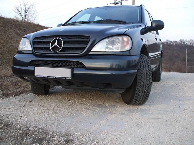 Gebraucht Mercedes ML320 347 PS (255 kW) 1998 Blau metallic SUV