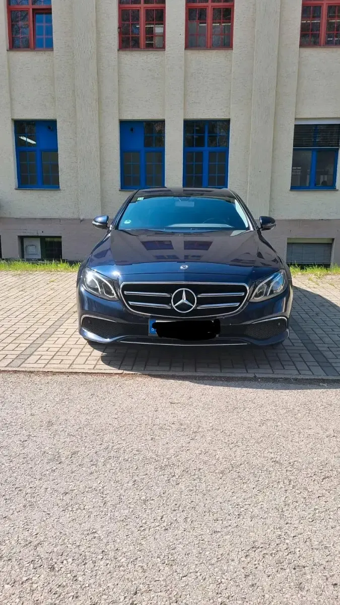 Gebraucht Mercedes E200 150 PS (110 kW) 2018 Blau Limousine