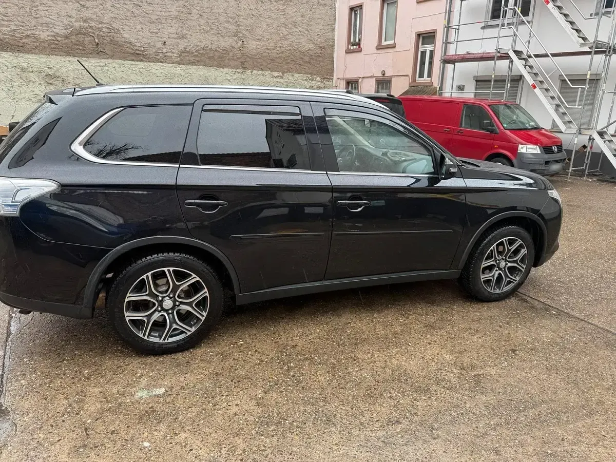 Gebraucht Mitsubishi Outlander 150 PS (110 kW) 2014 Schwarz SUV