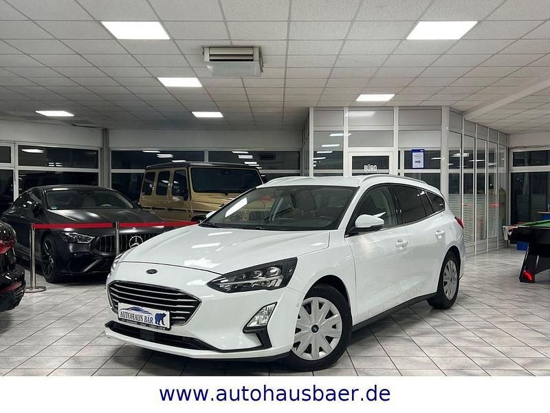 Weiß Gebraucht 2020 Ford Focus Limousine | 13.390 € (Fairer Preis) - Bild 1/4