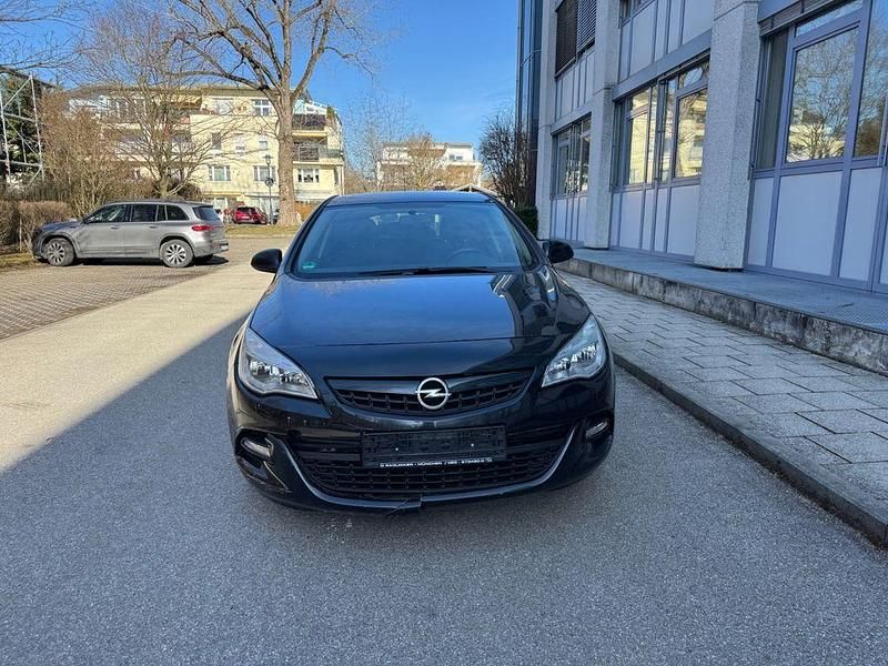 Gebraucht Opel Astra 140 PS (102 kW) 2012 Schwarz Limousine