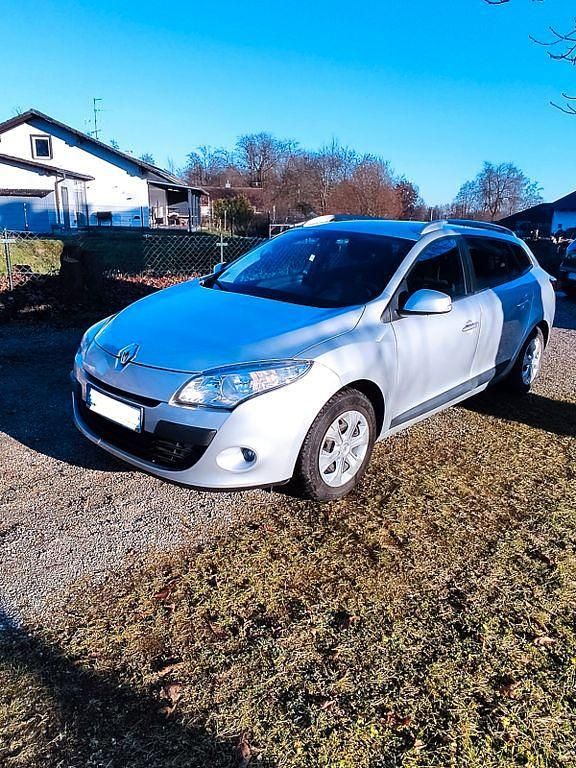 Silber Gebraucht 2011 Renault Mégane III Limousine | 3.500 € (Guter Preis) - Bild 1/4