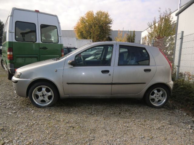 Silber metallic Gebraucht 2001 Fiat Punto Kleinwagen | 999 € - Bild 1/4
