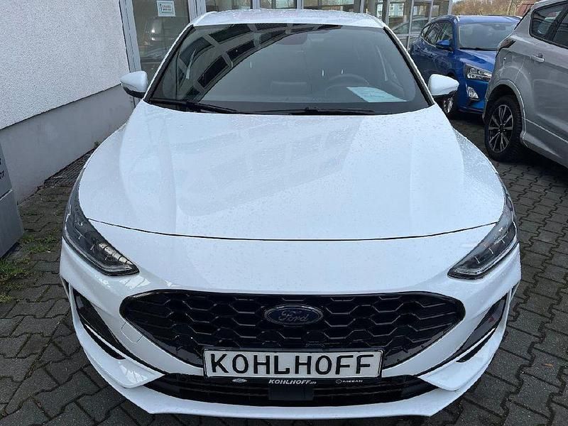 Gebraucht Ford Focus ST-Line 125 PS (91 kW) 2023 Frostweiß Limousine