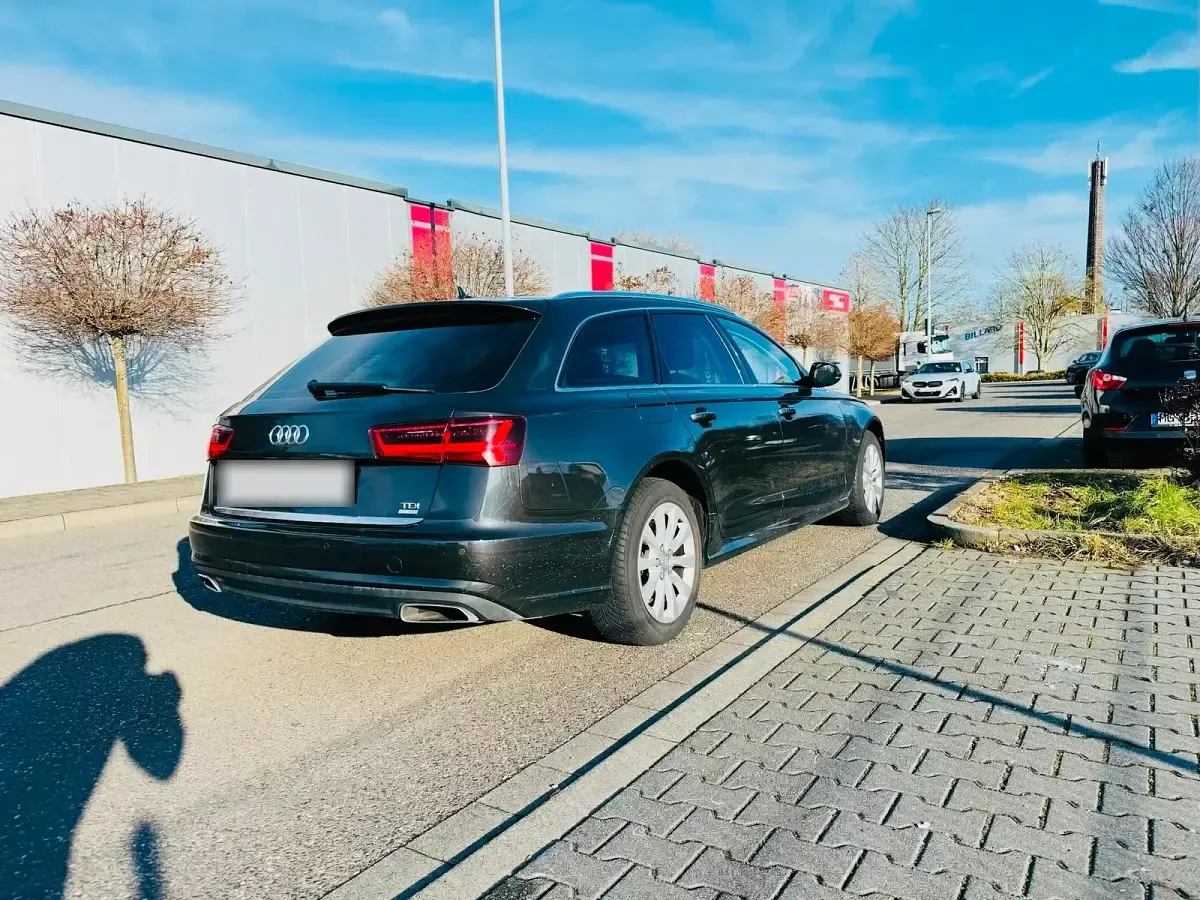 Gebraucht Audi A6 140 PS (102 kW) 2015 Schwarz Kombi