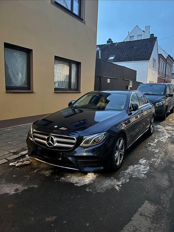 Gebraucht Mercedes E350 Avantgarde 258 PS (189 kW) 2017 Limousine
