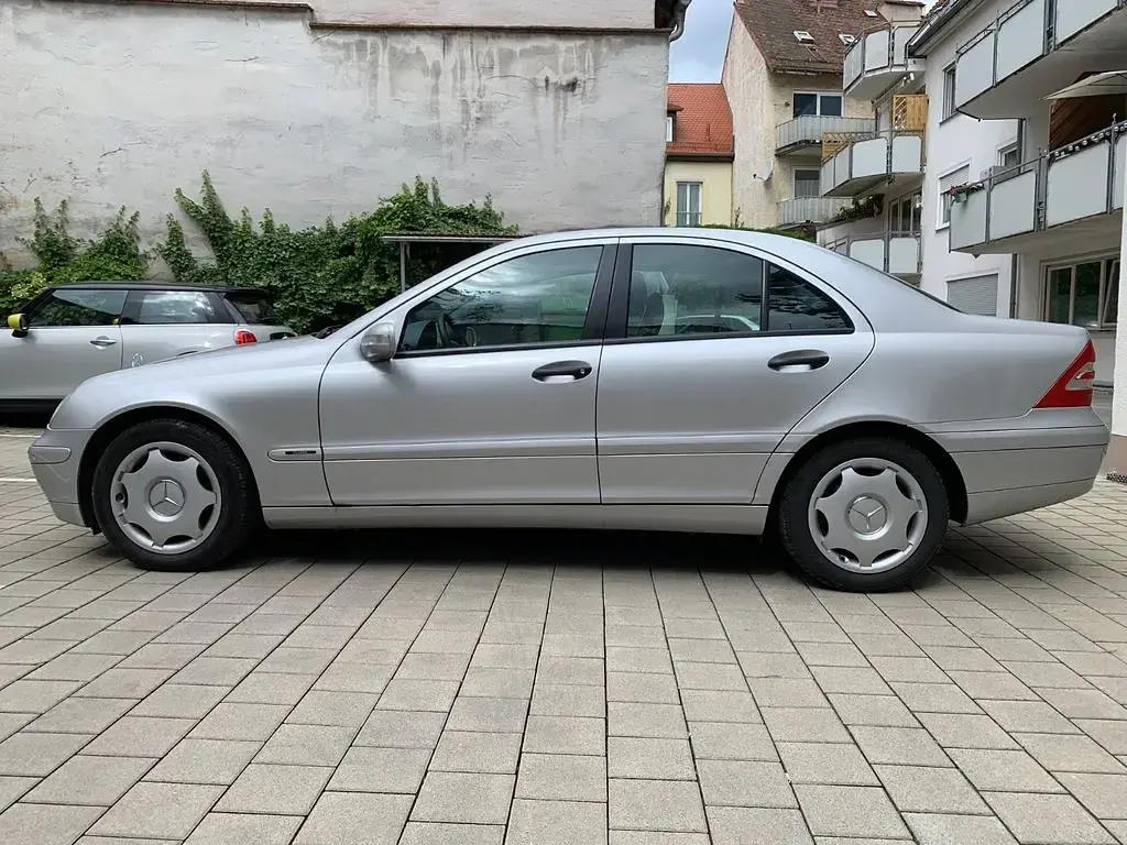Gebraucht Mercedes C320 Classic 296 PS (217 kW) 2002 Silber Limousine