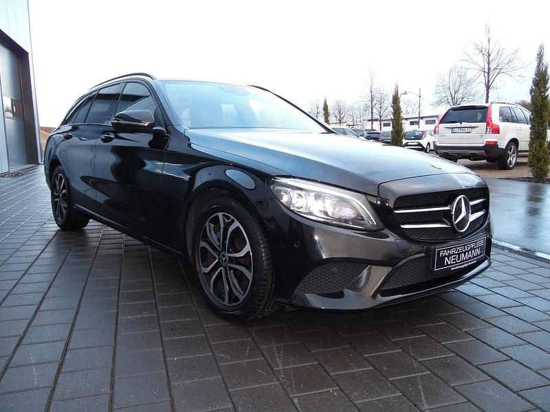 Gebraucht Mercedes C200 184 PS (135 kW) 2020 Schwarz Kombi
