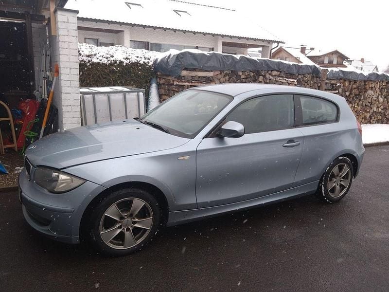 Gebraucht BMW 116 116 PS (85 kW) 2010 Blau Kleinwagen