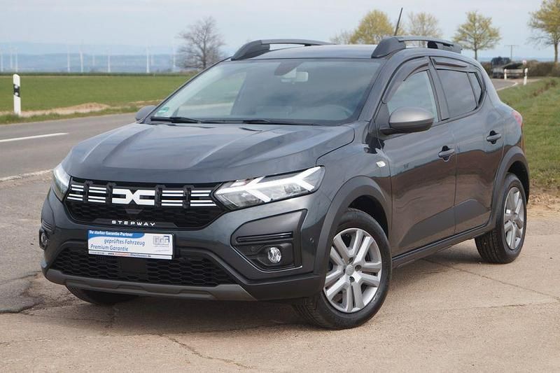 Gebraucht Dacia Sandero Expression 91 PS (66 kW) 2023 Grau SUV