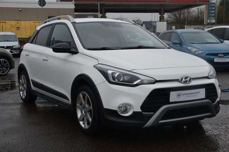 Gebraucht Hyundai i20 Active 101 PS (74 kW) 2020 Weiß Kleinwagen