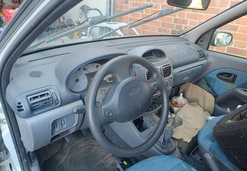 Gebraucht Renault Clio II 75 PS (55 kW) 2000 Grau Limousine
