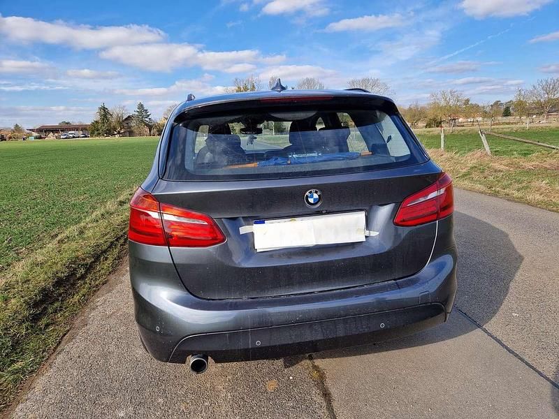 Gebraucht BMW 218 Advantage 150 PS (110 kW) 2016 Grau Kombi
