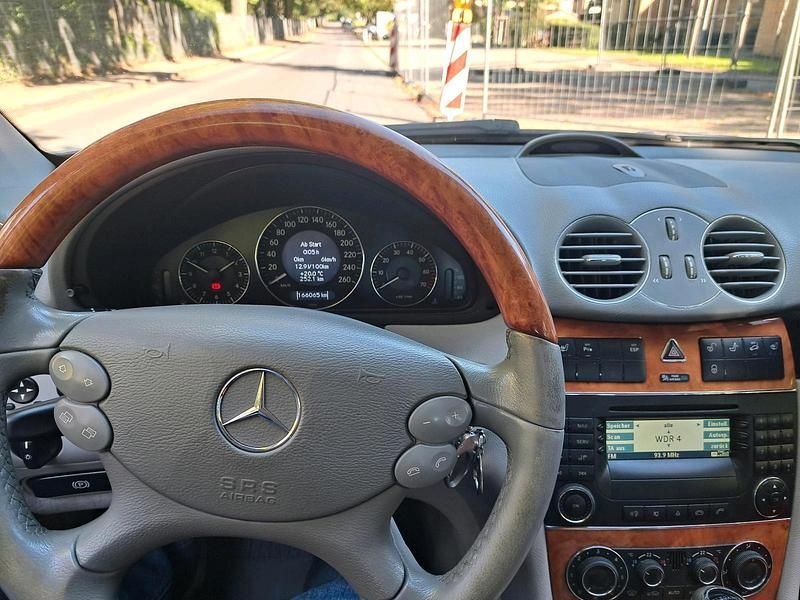 Silber Gebraucht 2005 Mercedes CLK240 Cabrio | 6.499 € - Bild 1/4