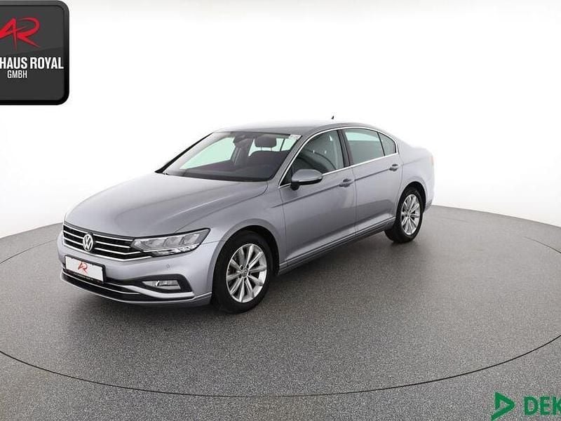Gebraucht VW Passat 150 PS (110 kW) 2019 Pyritsilber Limousine