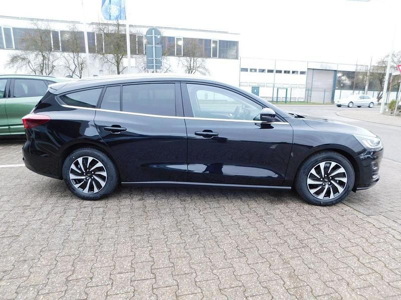 Neu Ford Focus Titanium 116 PS (85 kW) 2025 Schwarz Limousine