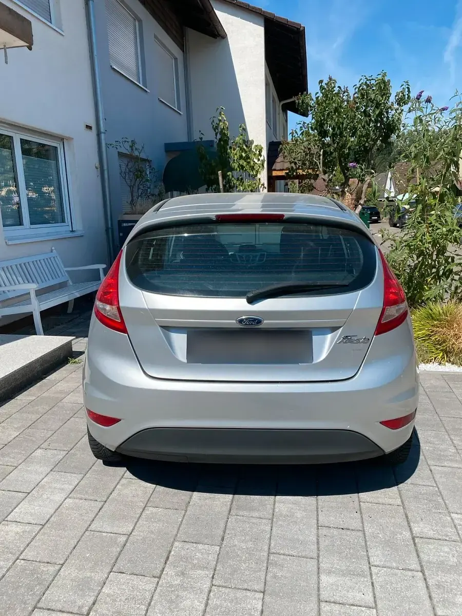 Gebraucht Ford Fiesta 82 PS (60 kW) 2011 Silber Kleinwagen
