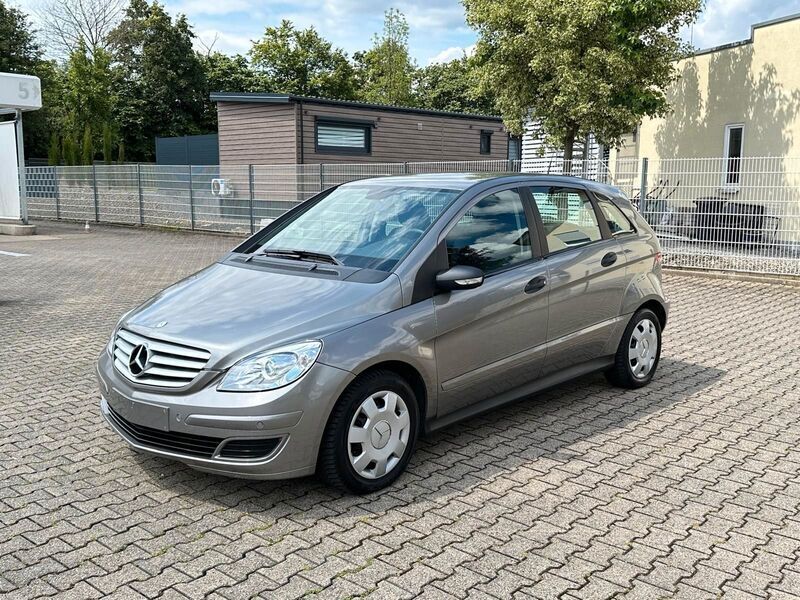 Grau Gebraucht 2007 Mercedes B180 Van / Kleinbus | 6.499 € (Fairer Preis) - Bild 1/4