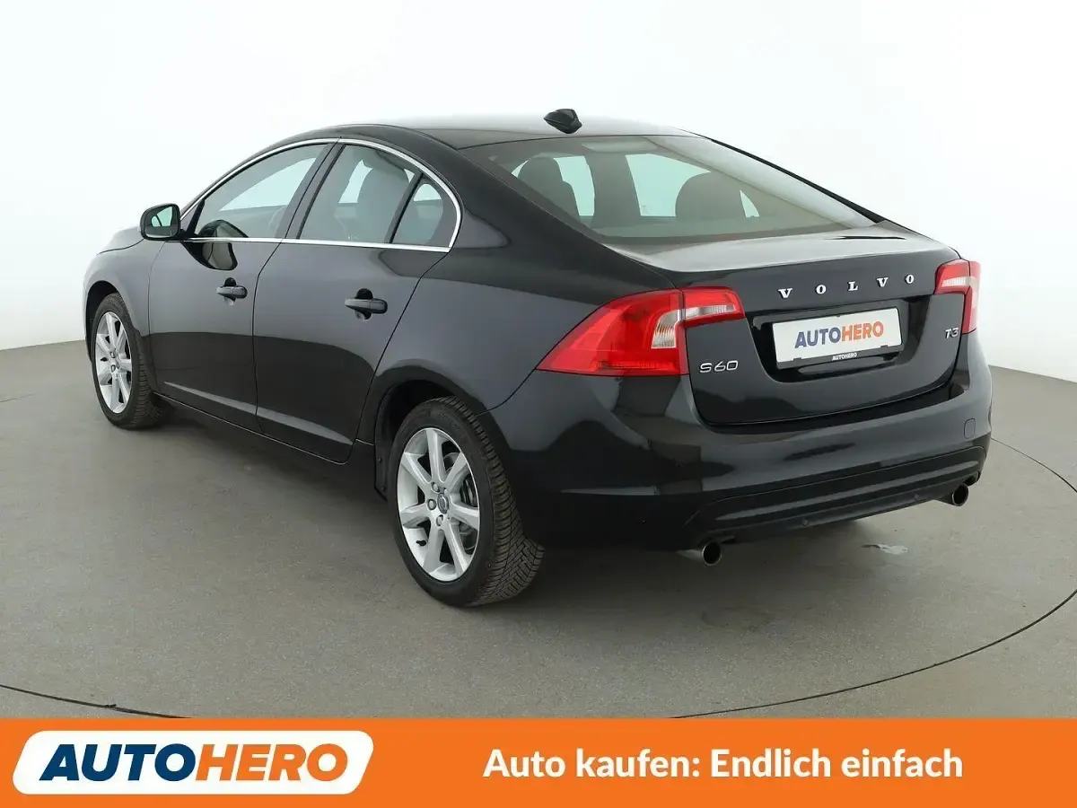 Gebraucht Volvo S60 Momentum 152 PS (111 kW) 2015 Schwarz Limousine