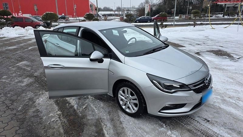 Gebraucht Opel Astra Edition 110 PS (80 kW) 2017 Silber Limousine