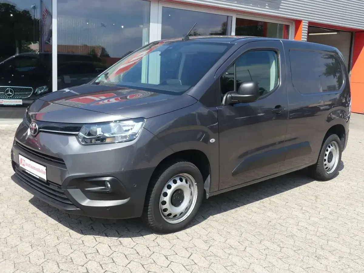 Gebraucht Toyota Proace Comfort 102 PS (75 kW) 2020 Basaltgrau Van / Kleinbus