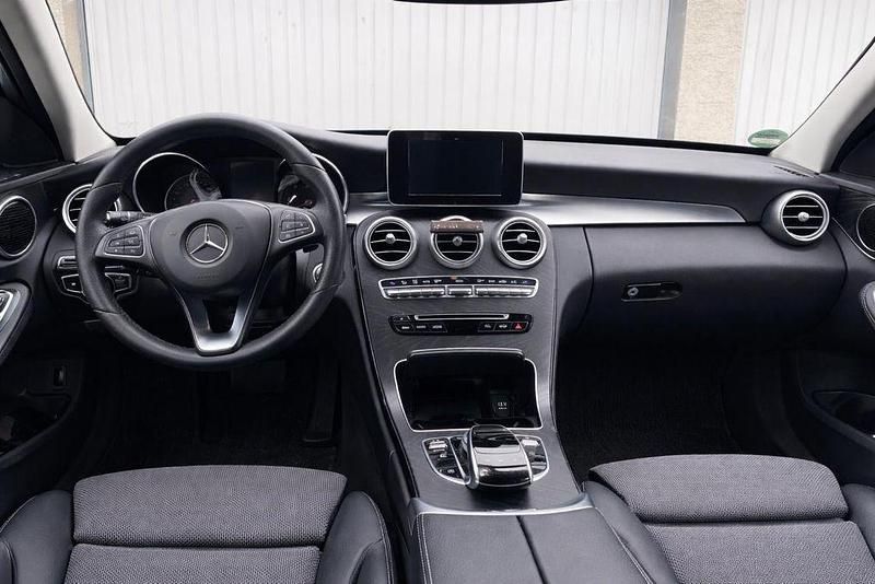 Gebraucht Mercedes C220 170 PS (125 kW) 2016 Schwarz Limousine