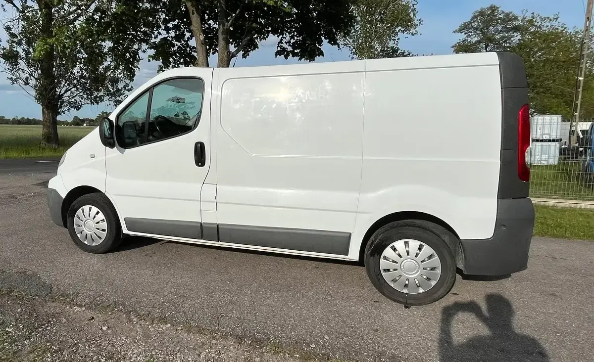 Gebraucht Renault Trafic 90 PS (66 kW) 2012 Weiß Van / Kleinbus
