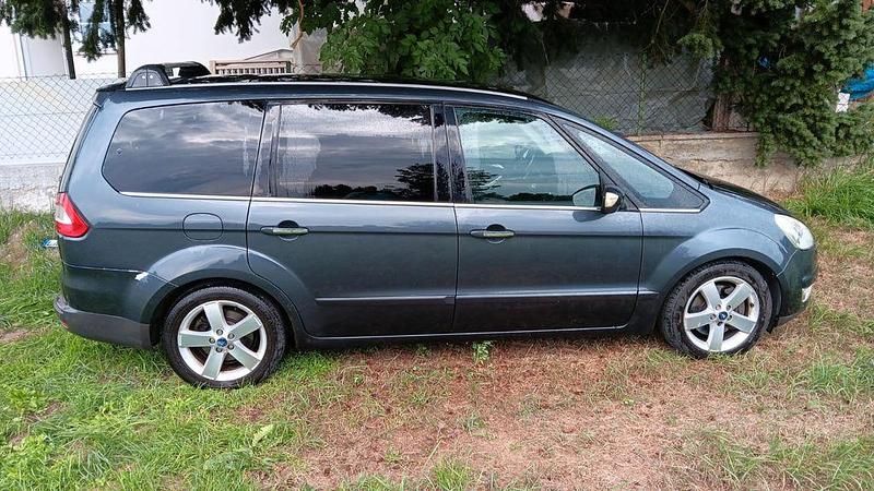 Grau Gebraucht 2008 Ford Galaxy Titanium Van / Kleinbus | 2.950 € (Guter Preis) - Bild 1/4