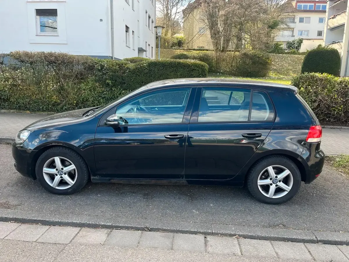Gebraucht VW Golf VI 104 PS (76 kW) 2010 Schwarz Kleinwagen