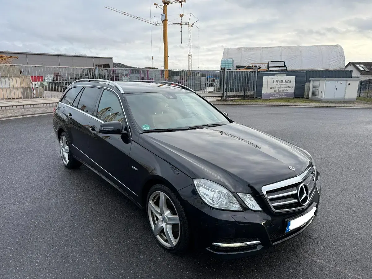 Gebraucht Mercedes E220 170 PS (125 kW) 2010 Schwarz Kombi