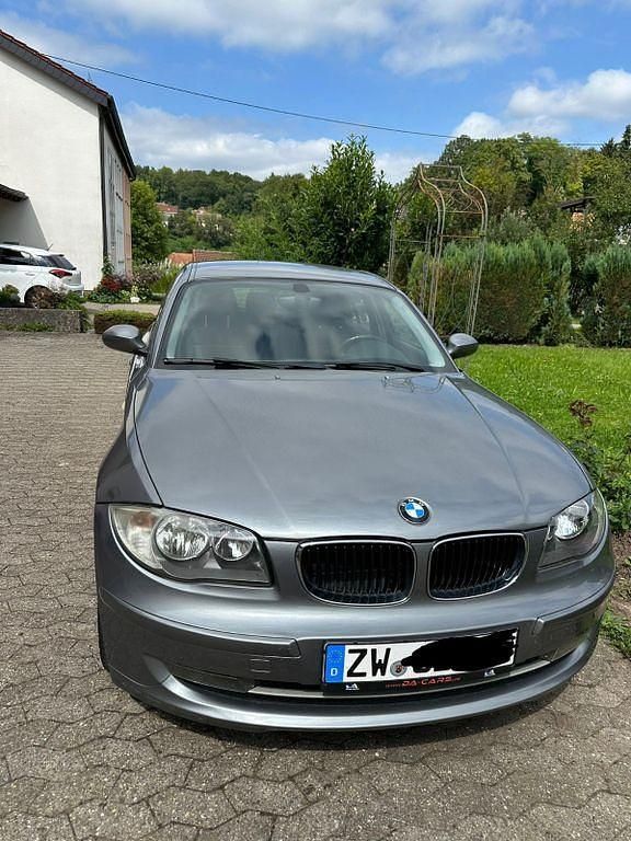 Grau Gebraucht 2009 BMW 118 Kleinwagen | 1.900 € (Superpreis) - Bild 1/4