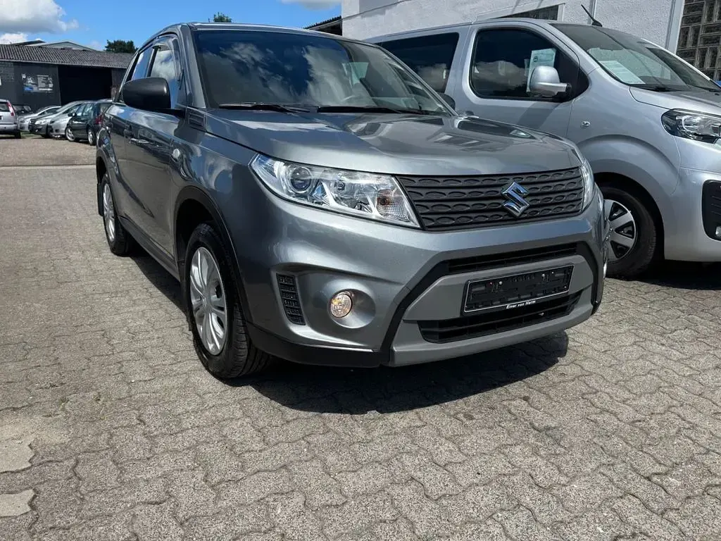 Gebraucht Suzuki Vitara Club 120 PS (88 kW) 2017 Grau SUV