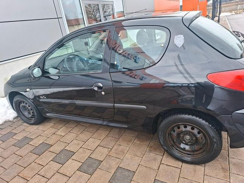 Gebraucht Peugeot 206 Urban Move 60 PS (44 kW) 2011 Schwarz Limousine