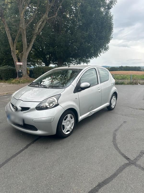 Silber Gebraucht 2007 Toyota Aygo Kleinwagen | 1.690 € (Guter Preis) - Bild 1/4