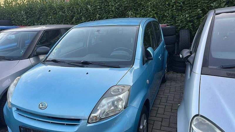 Blau Gebraucht 2008 Daihatsu Sirion Kleinwagen | 1.649 € (Fairer Preis) - Bild 1/4