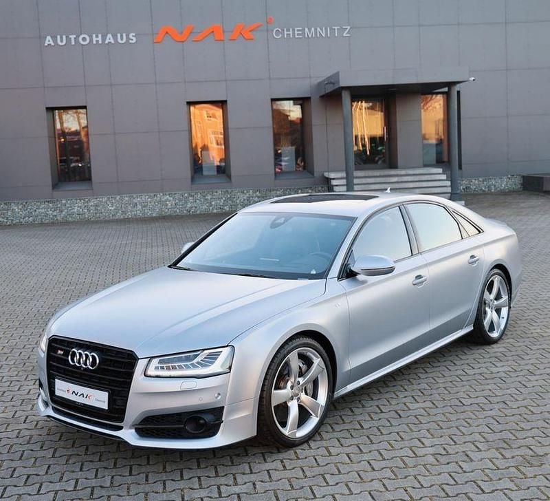 Second-hand Audi S8 plus Exclusive 605 CP (444 kW) 2017 Argintiu Berlinǎ