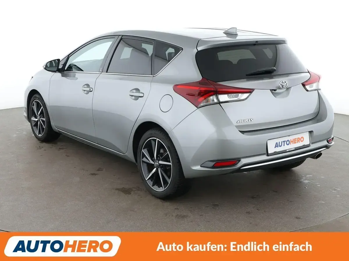 Gebraucht Toyota Auris Team 116 PS (85 kW) 2018 Grau Kleinwagen