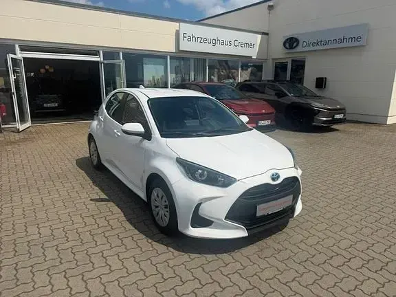 Gebraucht Toyota Yaris Basis 116 PS (85 kW) 2022 Schneeweiß Kleinwagen