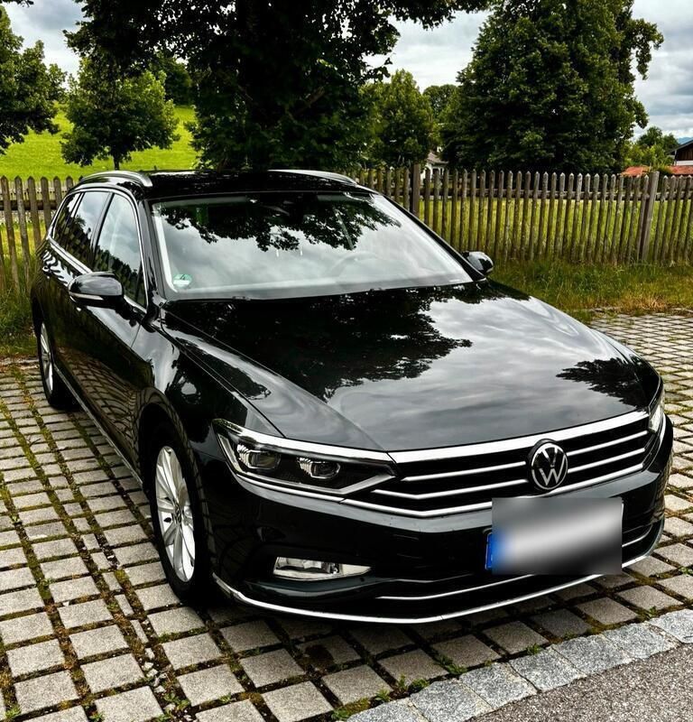 Grau Gebraucht 2022 VW Passat Elegance Kombi | 30.750 € (Teuer) - Bild 1/4
