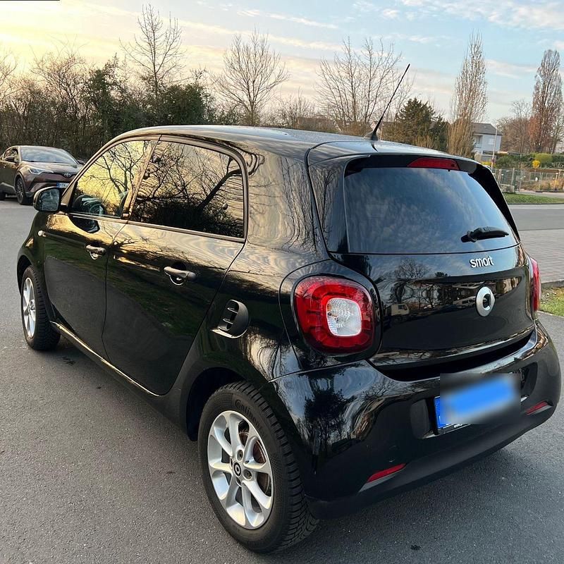 Schwarz Gebraucht 2016 Smart ForFour Limousine | 10.650 € (Fairer Preis) - Bild 1/4