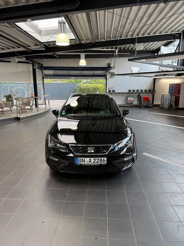 Schwarz Gebraucht 2020 Seat Leon FR Kombi | 13.500 € (Superpreis) - Bild 1/4