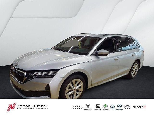 Brilliantsilber metallic Gebraucht 2024 Skoda Octavia Selection Kombi | 28.430 € (Fairer Preis) - Bild 1/4