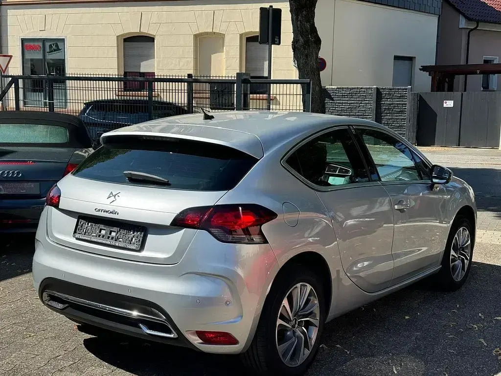 Gebraucht Citroën DS4 So Chic 120 PS (88 kW) 2015 Grau Kleinwagen