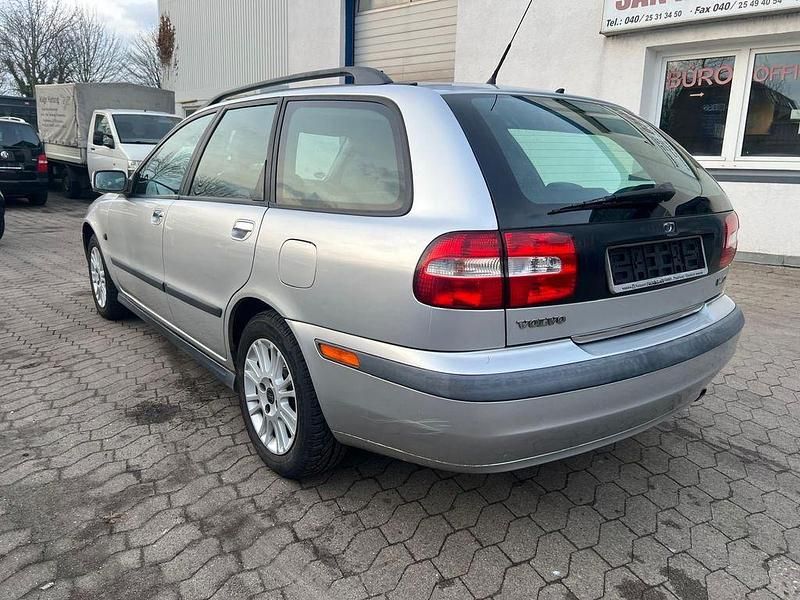 Gebraucht Volvo V40 Comfort 122 PS (89 kW) 2001 Silber Kombi
