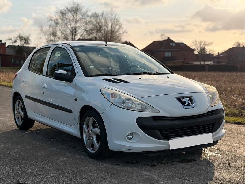 Gebraucht Peugeot 206+ 55 PS (40 kW) 2010 Weiß Kleinwagen