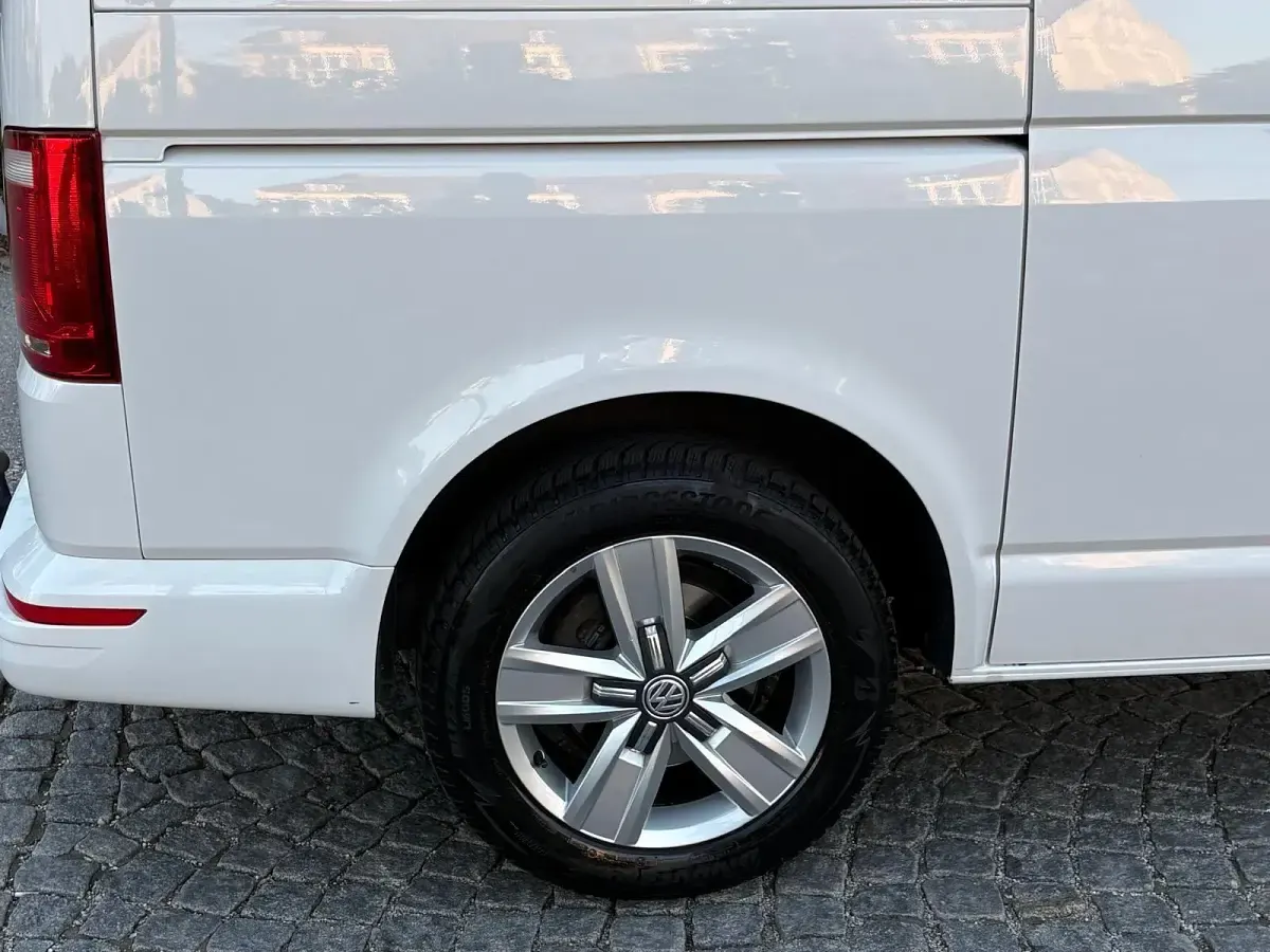 Gebraucht VW Multivan 150 PS (110 kW) 2019 Weiß Van / Kleinbus