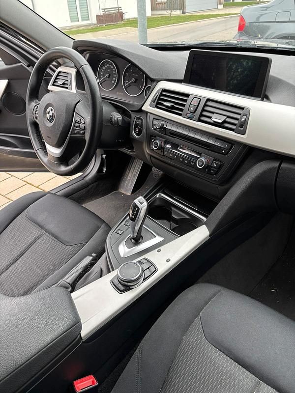 Gebraucht BMW 320 184 PS (135 kW) 2015 Grau Limousine